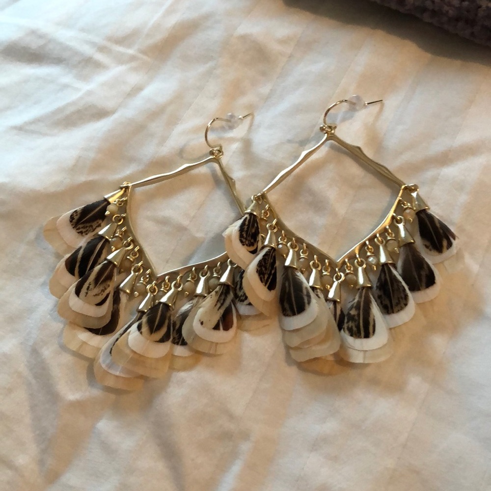 EUC Kendra Scott Raven Earrings.